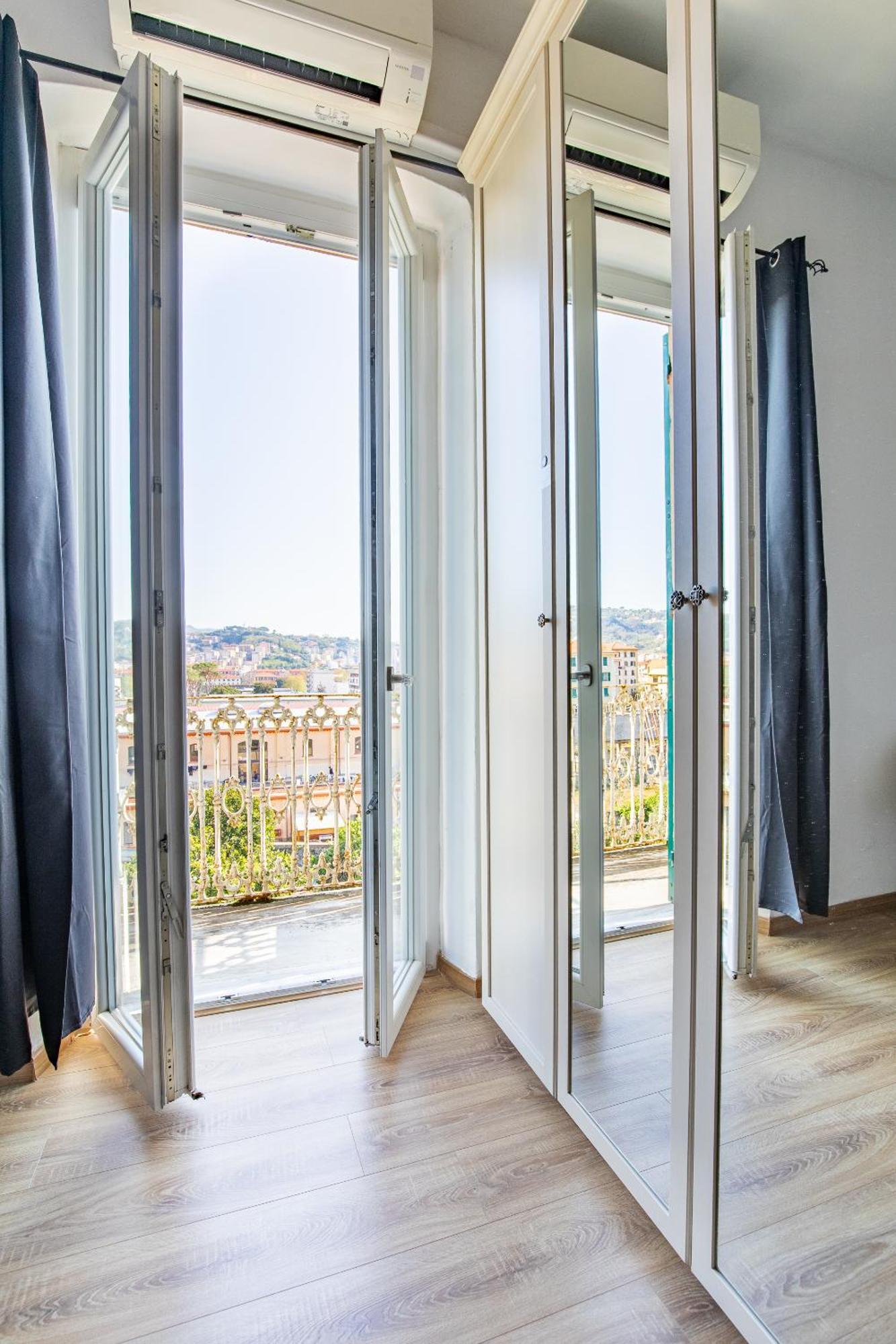Апартаменты Elegante Dimora La Spezia-Free Parking Экстерьер фото