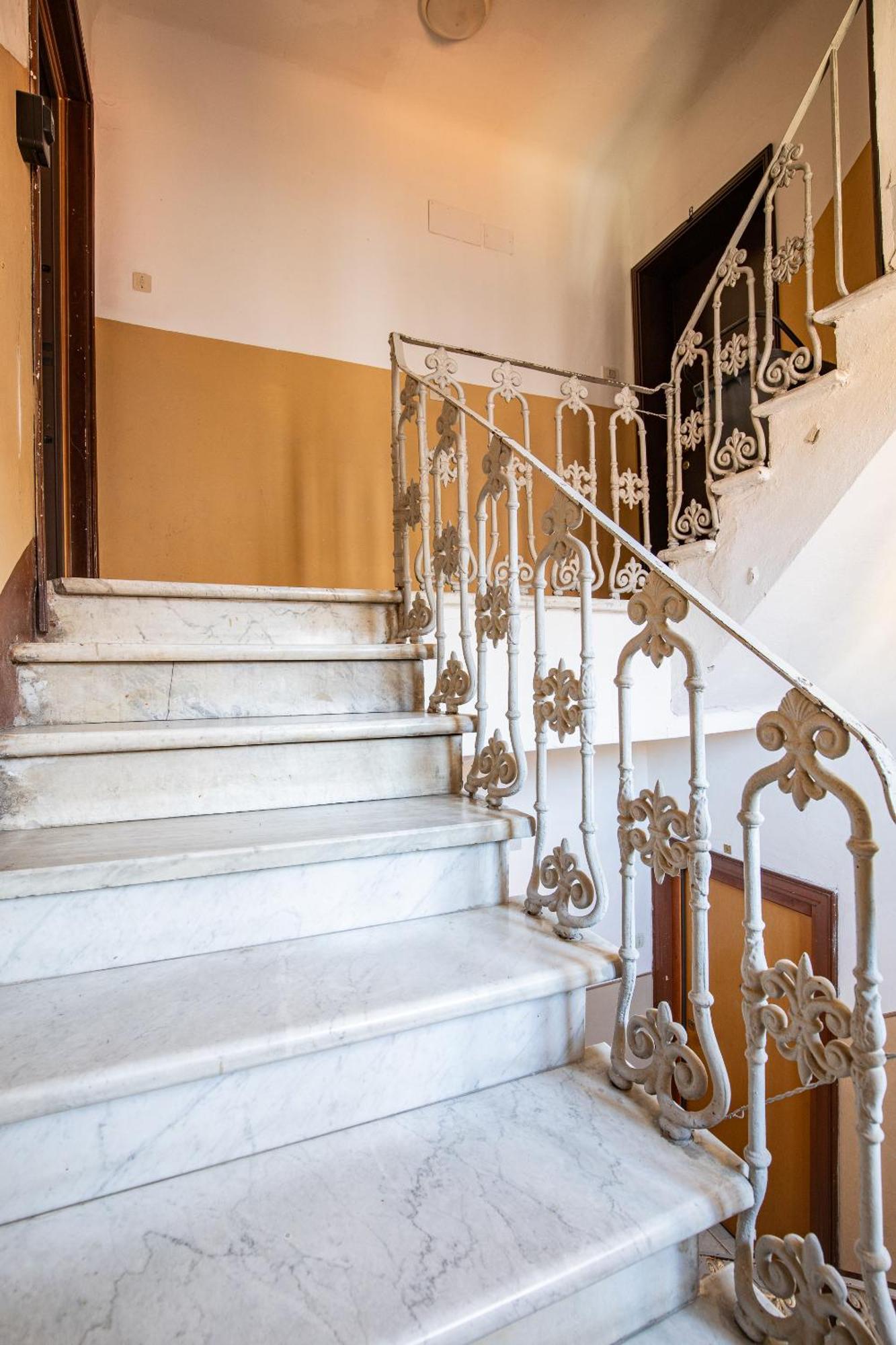 Апартаменты Elegante Dimora La Spezia-Free Parking Экстерьер фото